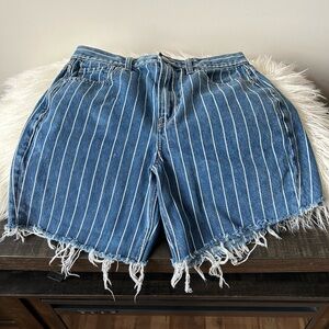 Size 6 American Eagle Mom Jean Shorts